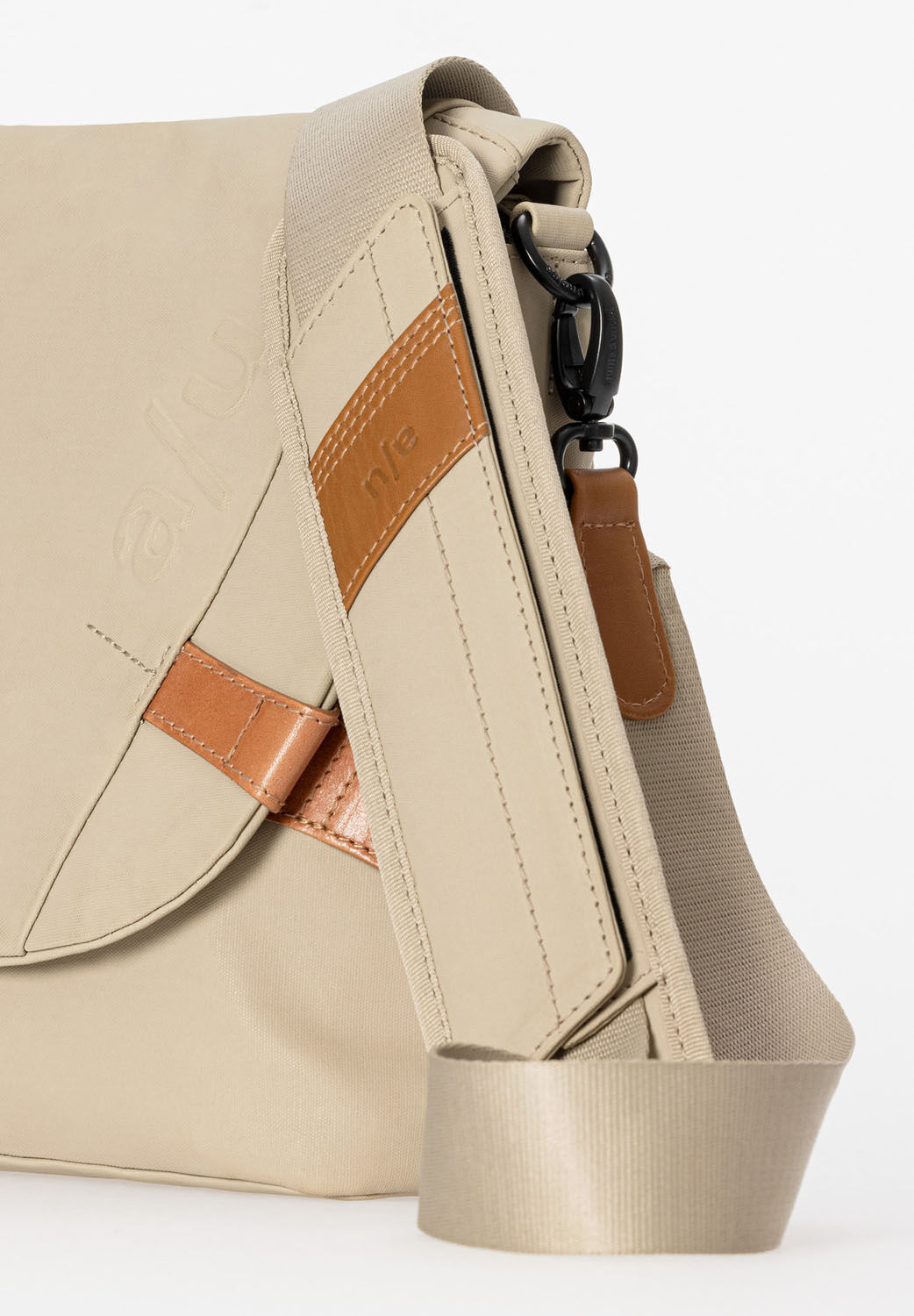 aunts & uncles Japan Sendai Umhängetasche nomad