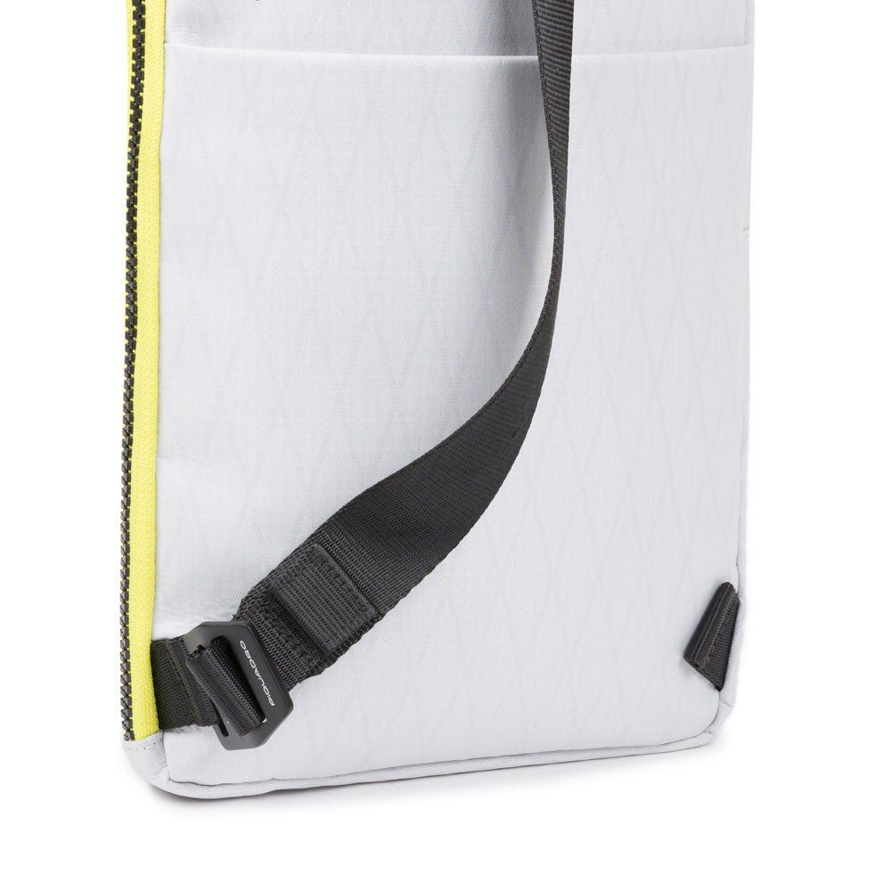 Piquadro Otello Querträgertasche aus recyceltem Stoff Weiß Eis Piquadro Otello Querträgertasche aus recyceltem Stoff Weiß Eis