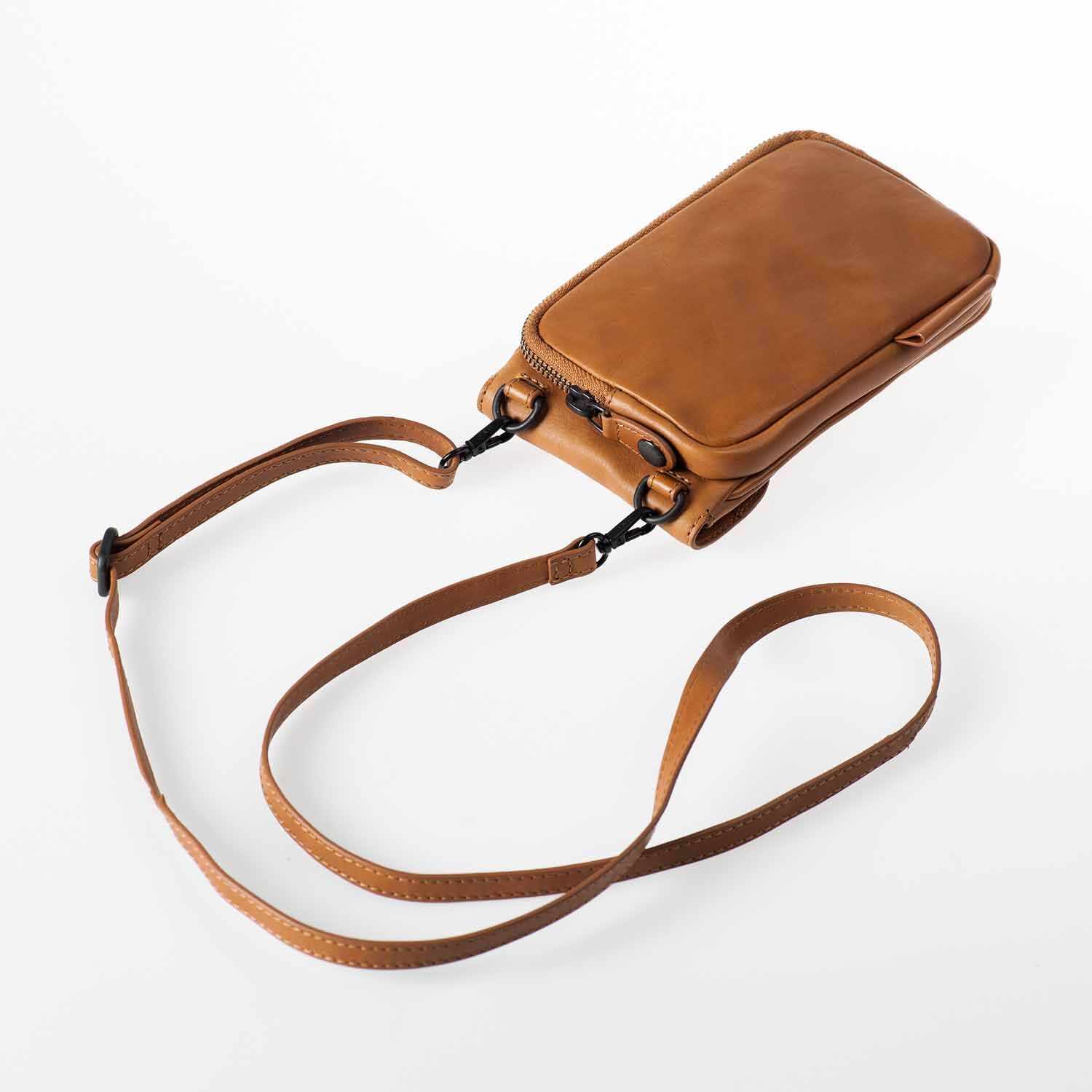 aunts & uncles Grandma's Luxury Club Mrs. Lemon Twist Phonebag caramel