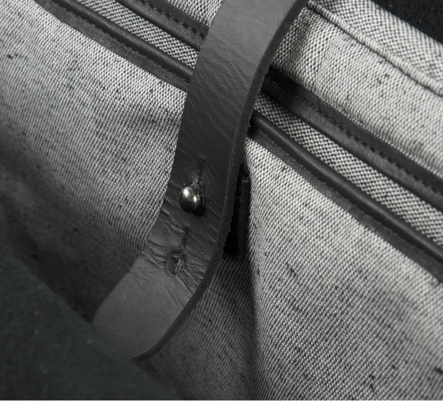 Harold's Mount Ivy mittelgroßer Rucksack/Messengerbag schwarz Harold's Mount Ivy mittelgroßer Rucksack/Messengerbag schwarz