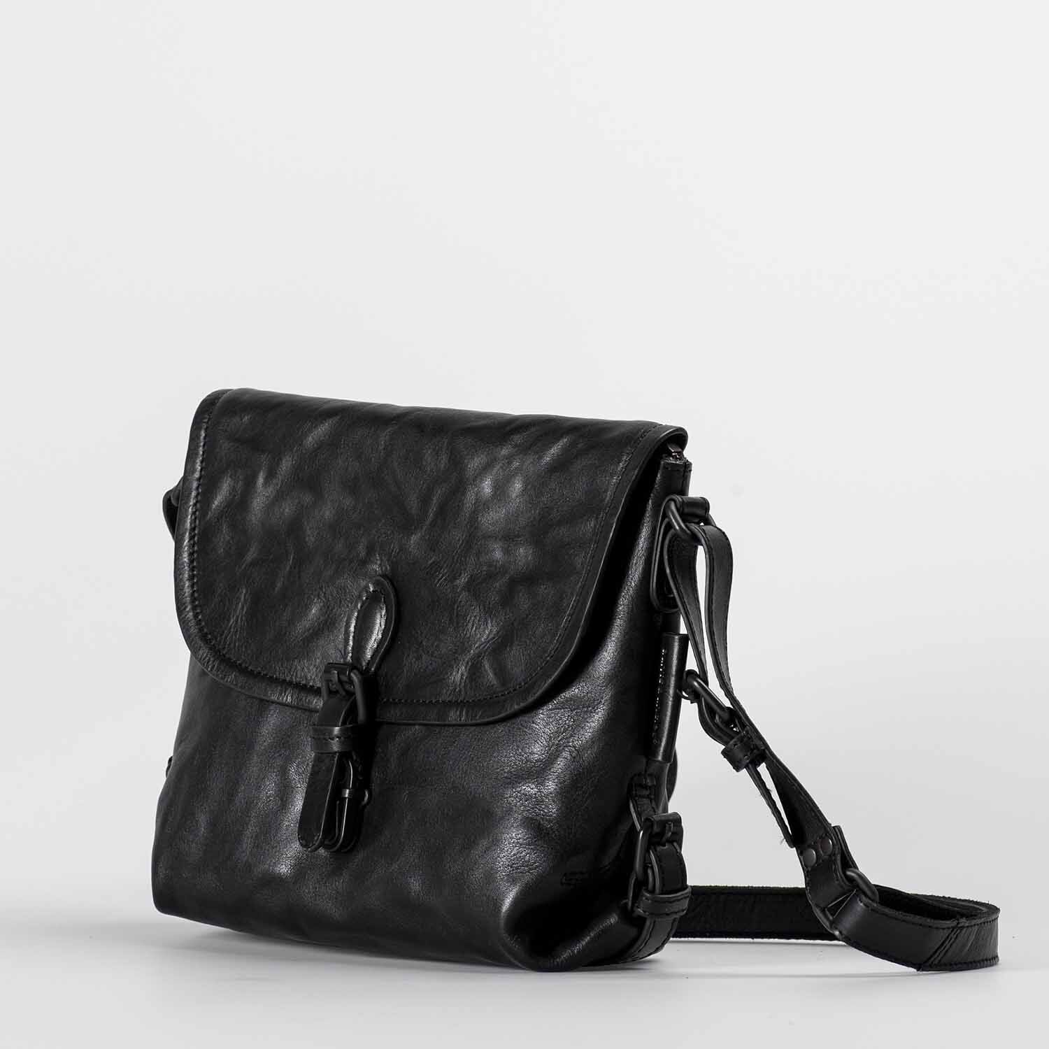 aunts & uncles Grandma's Luxury Club Mrs. Puff Pie Umhängetasche black smoke