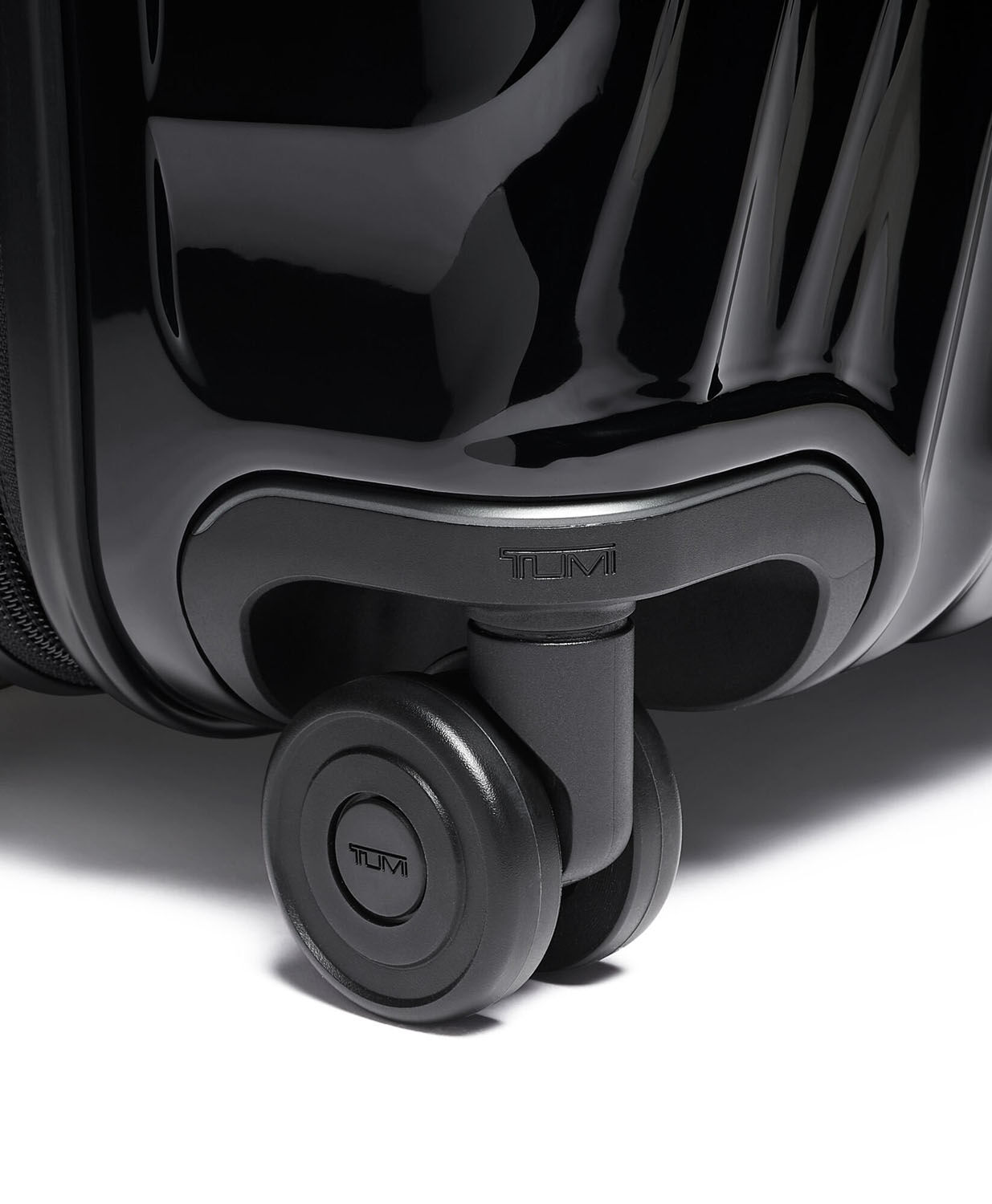 Tumi 19 Degree Erweiterbarer Aufgabekoffer für längere Reisen 77,5cm; glänzend Black