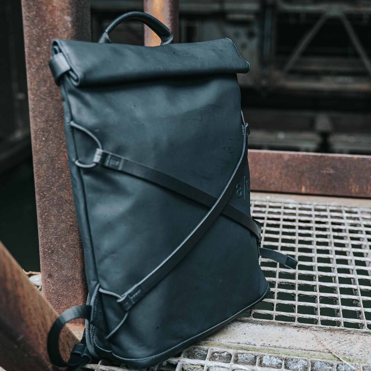 aunts & uncles Japan Yokohama Rolltop Rucksack mit 13" Notebookfach black