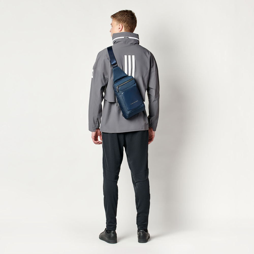 Piquadro Macbeth Querträgertasche aus Leder und recyceltem Olivgrün