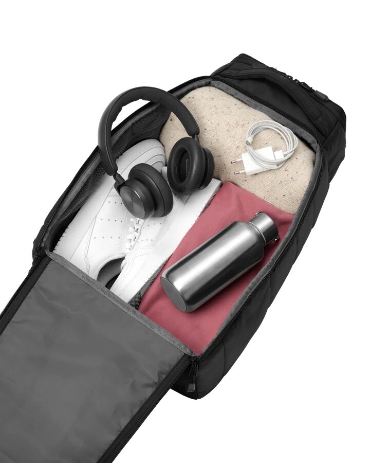 D_b_ Hugger Backpack 25L Black Out