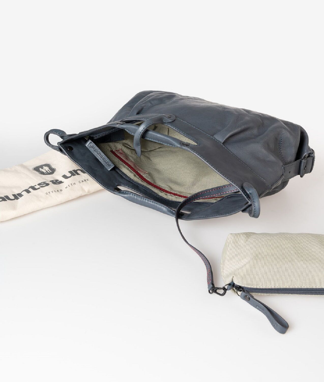 aunts & uncles Grandma's Luxury Club Mrs. Muffin Umhängetasche wind