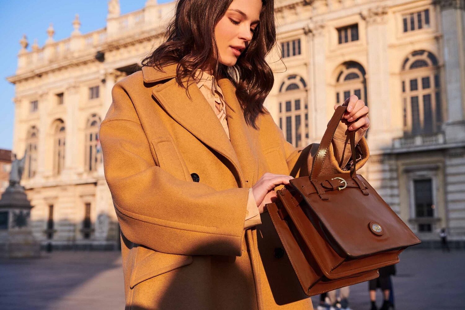 The Bridge Biba Tasche mit Doppelfunktion Braun/Gold The Bridge Biba Tasche mit Doppelfunktion Braun/Gold