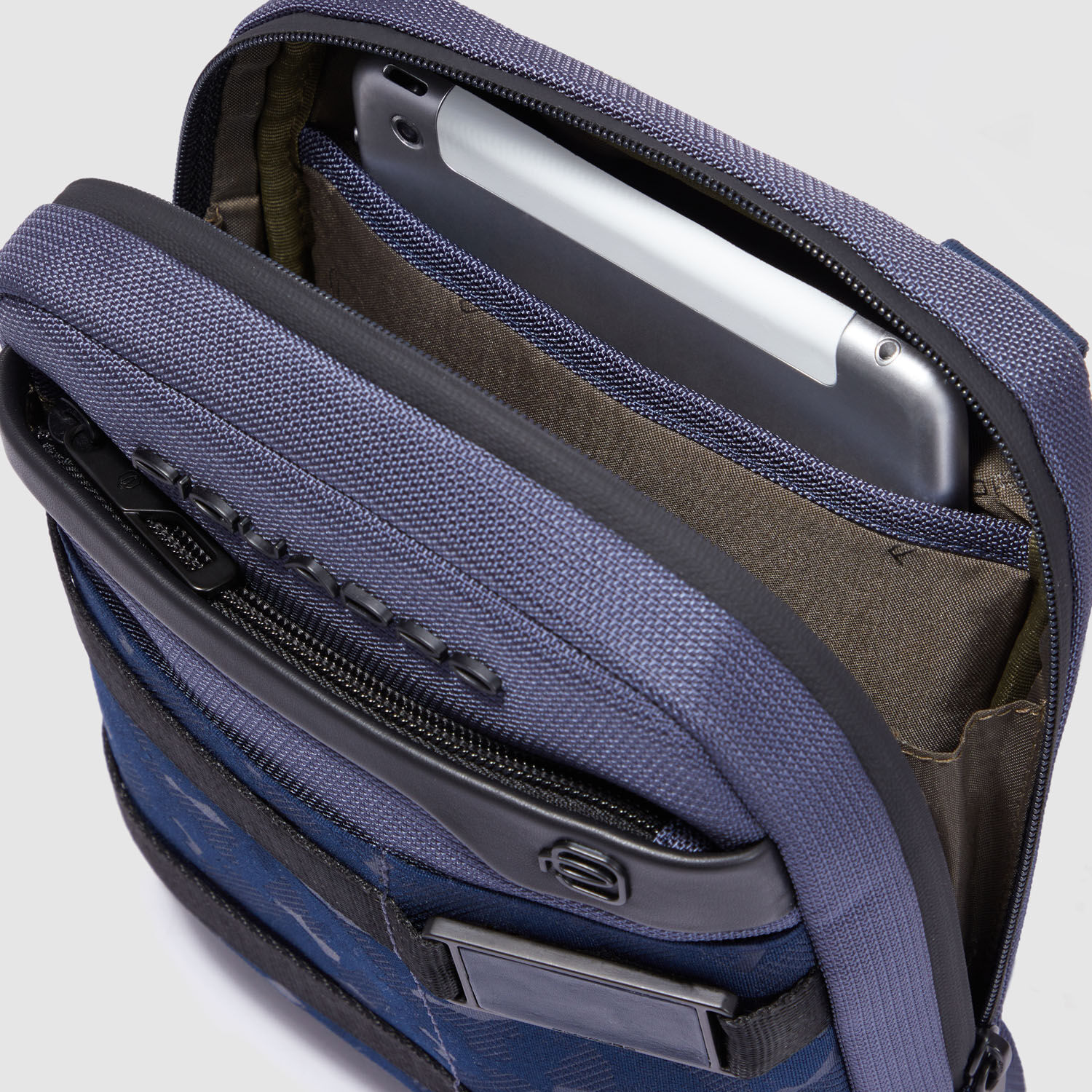 Piquadro FX Umhängetasche mit iPad®-Fach Schwarz