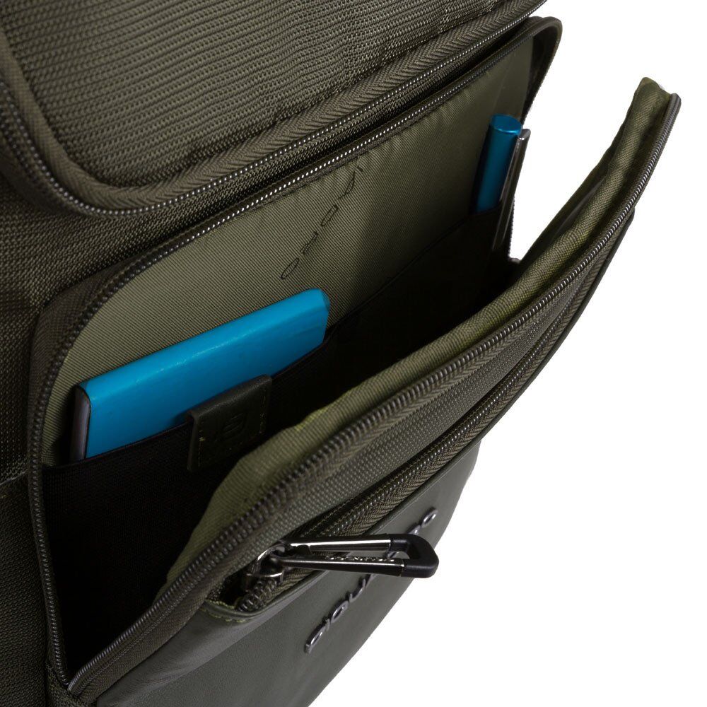 Piquadro Macbeth Laptoprucksack 14" aus Leder und mit recyceltem Stoff Olivgrün Piquadro Macbeth Laptoprucksack 14" aus Leder und mit recyceltem Stoff Olivgrün