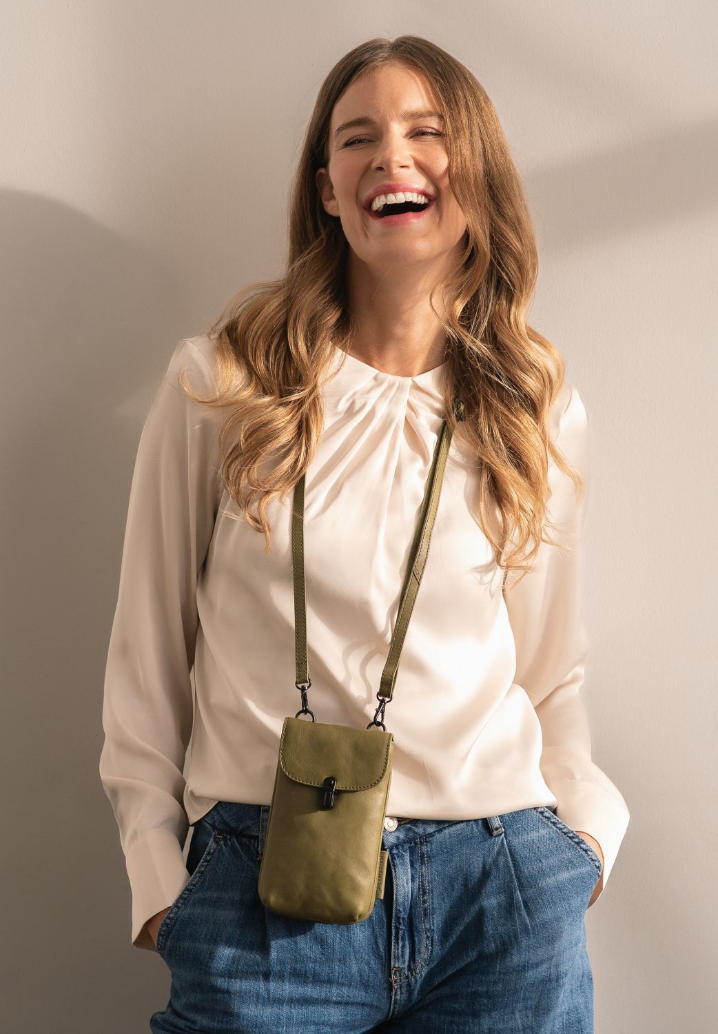 aunts & uncles Grandma's Luxury Club Mrs. Lemon Twist Phonebag olive branch