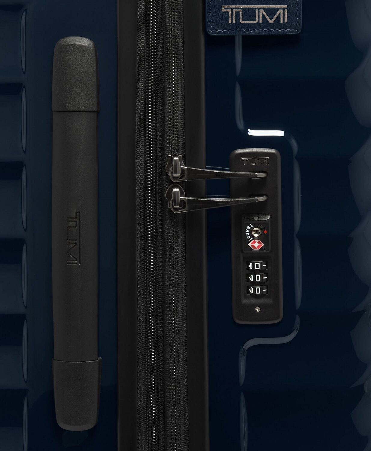 Tumi 19 Degree Erweiterbarer Aufgabekoffer für längere Reisen 77,5cm; glänzend Navy