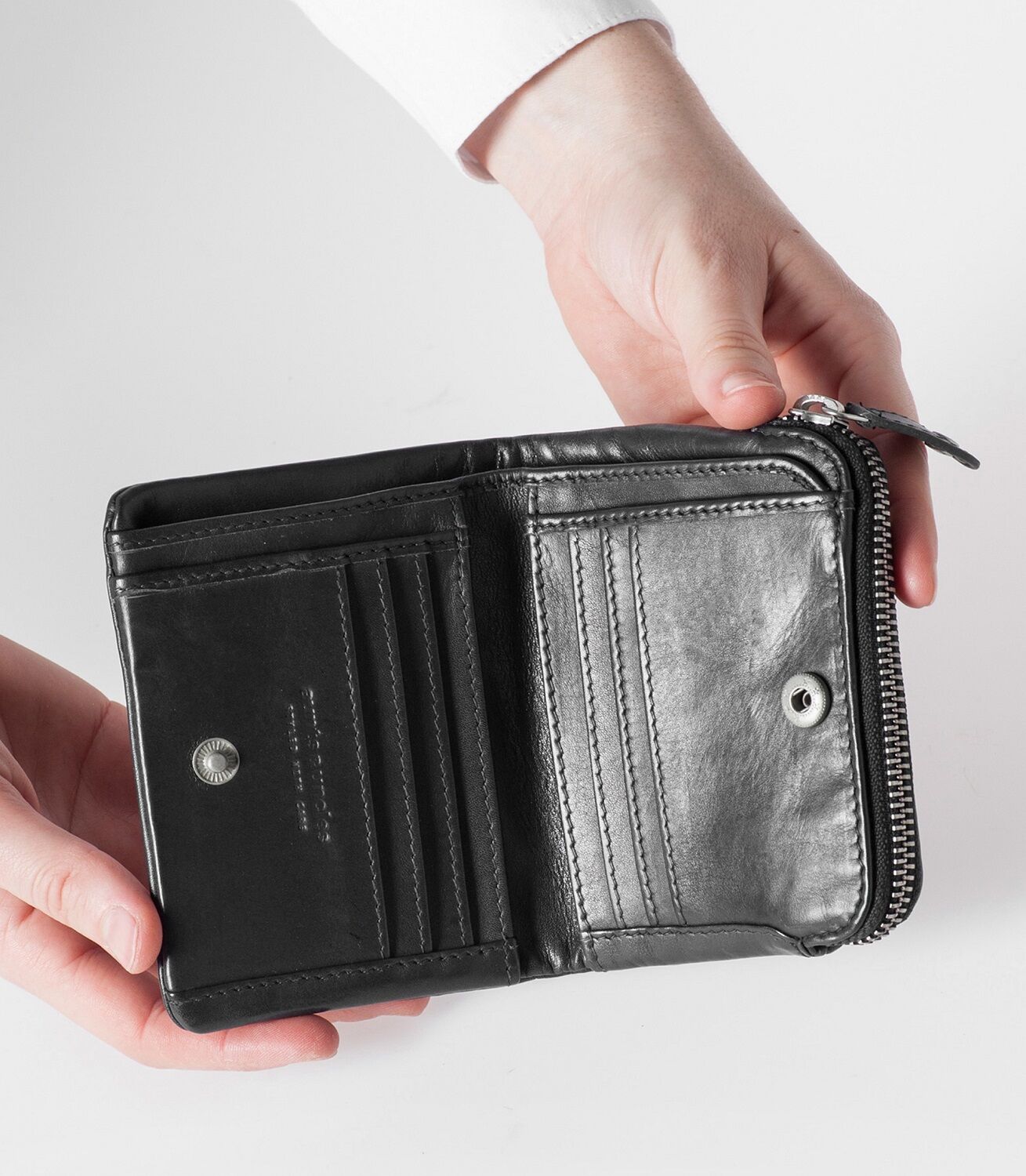 aunts & uncles Jamie´s Orchard Cherry Geldbörse mit Druckknopf jet black