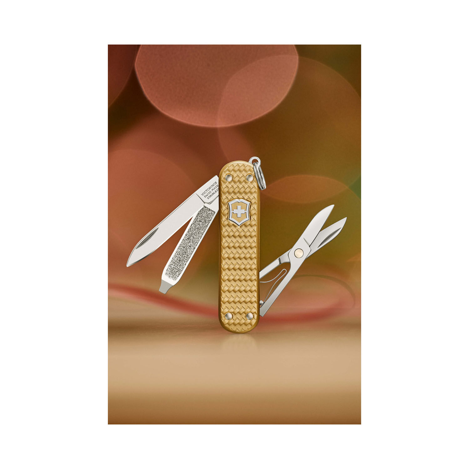 Victorinox Classic SD Precious Alox Kollektion, kleines Taschenmesser Brass Gold