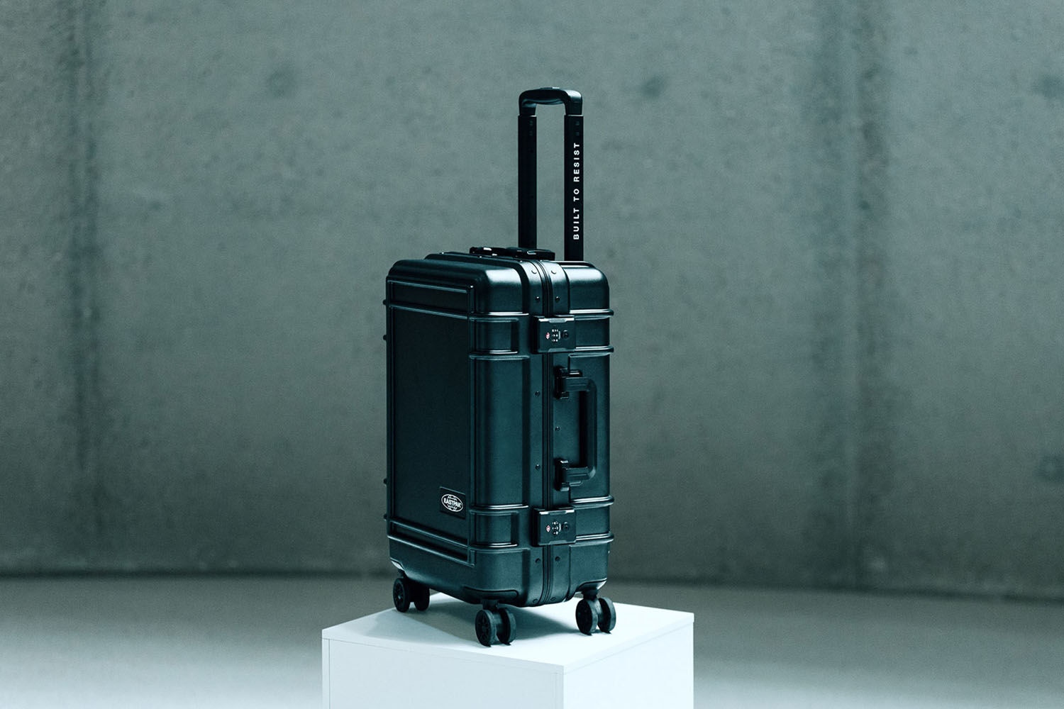Eastpak RESIST'R CASE S Robuster Hartschalen-Trolley
