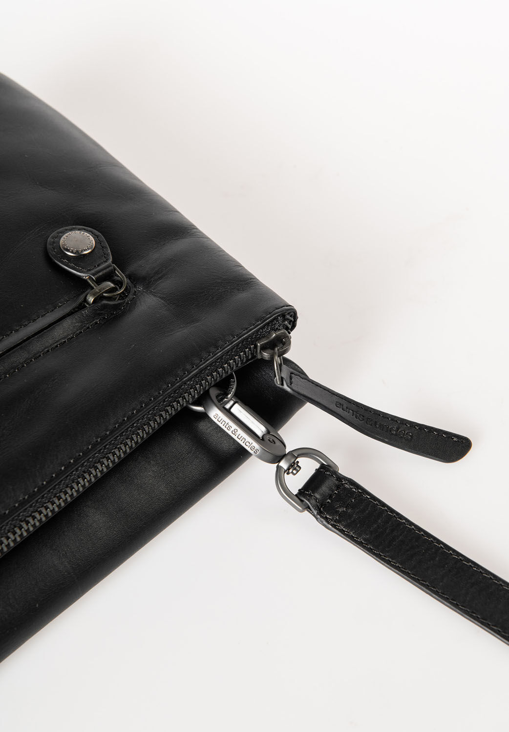 aunts & uncles Jamie's Orchard Jabong Umhängetasche/Clutch jet black aunts & uncles Jamie's Orchard Jabong Umhängetasche/Clutch jet black