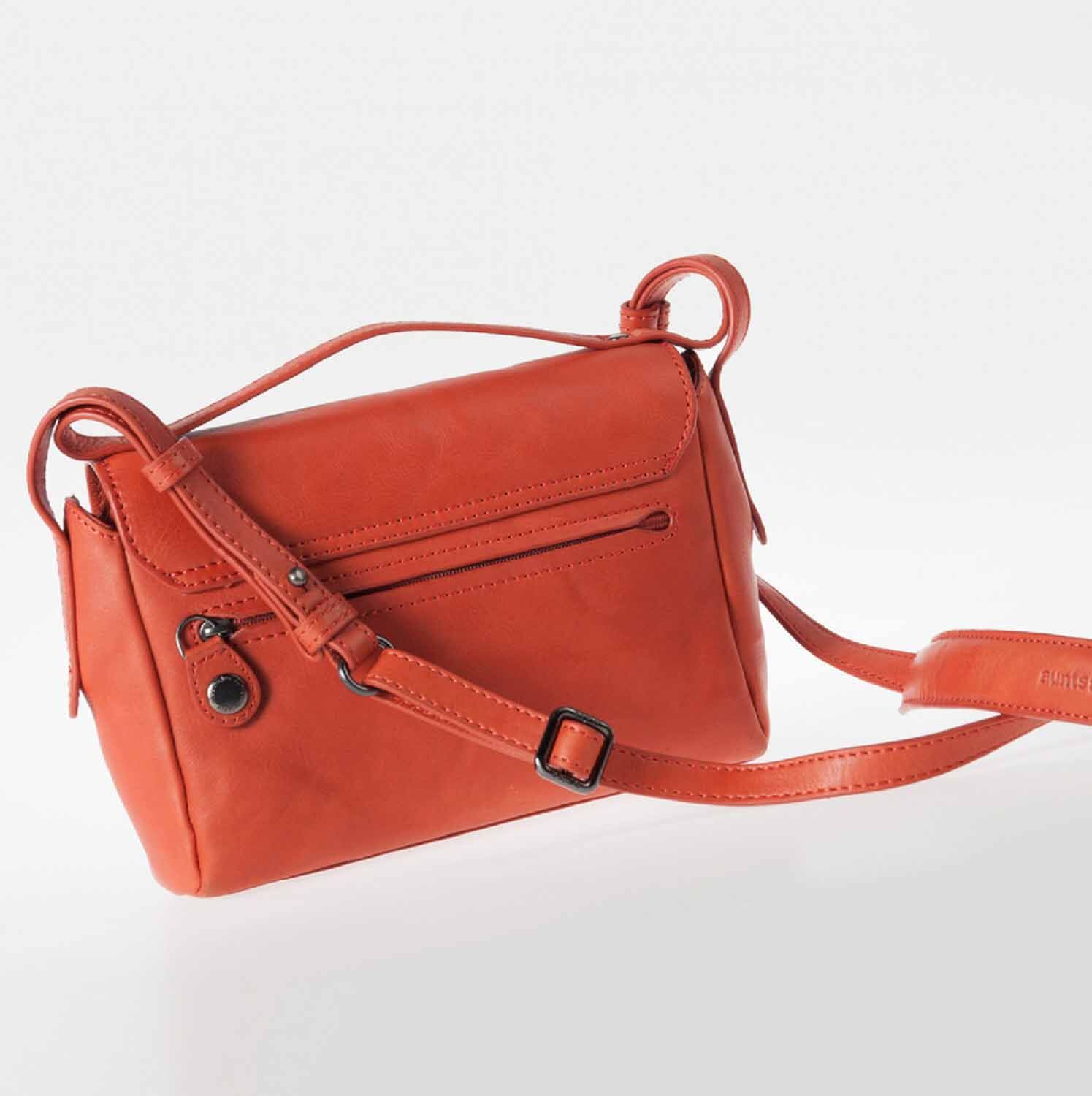 aunts & uncles Grandma's Luxury Club Mrs. Bao Bun Schultertasche rooibos tea