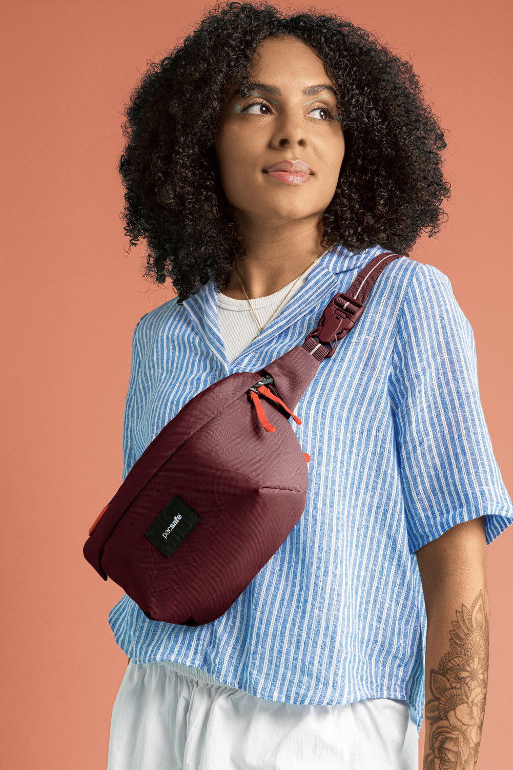 pacsafe GO Anti-Theft Sling Pack pacsafe GO Anti-Theft Sling Pack