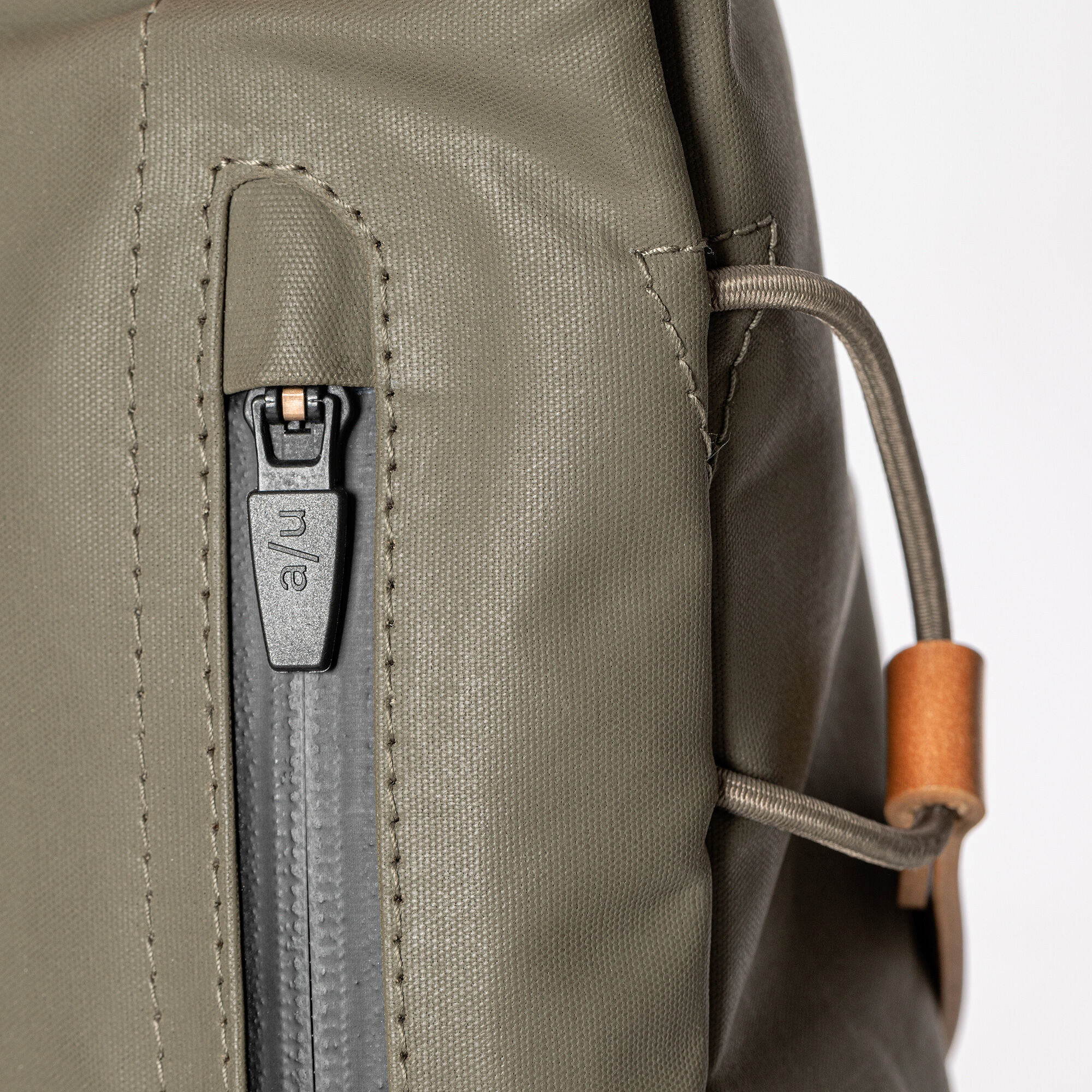 aunts & uncles Japan Osaka Rolltop Rucksack mit 15" Notebookfach fallen rock
