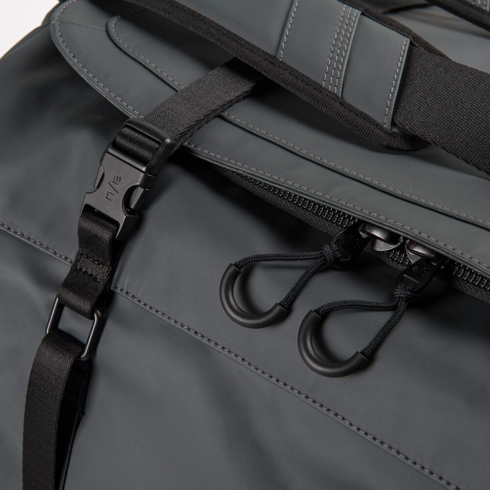 aunts & uncles Japan Nishi Kashiwa Reisetasche/Rucksack dark shadow