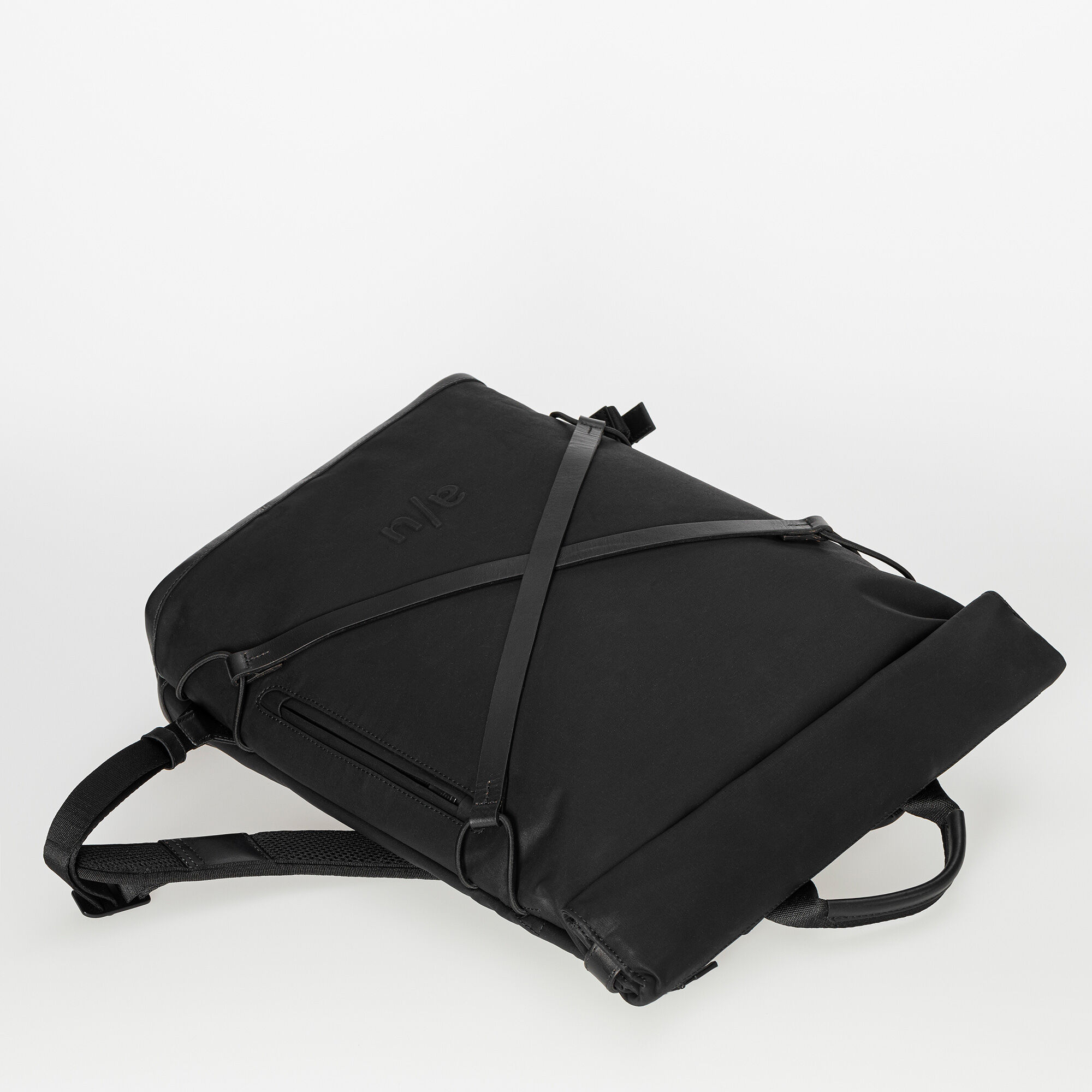 aunts & uncles Japan Osaka Rolltop Rucksack mit 15" Notebookfach black