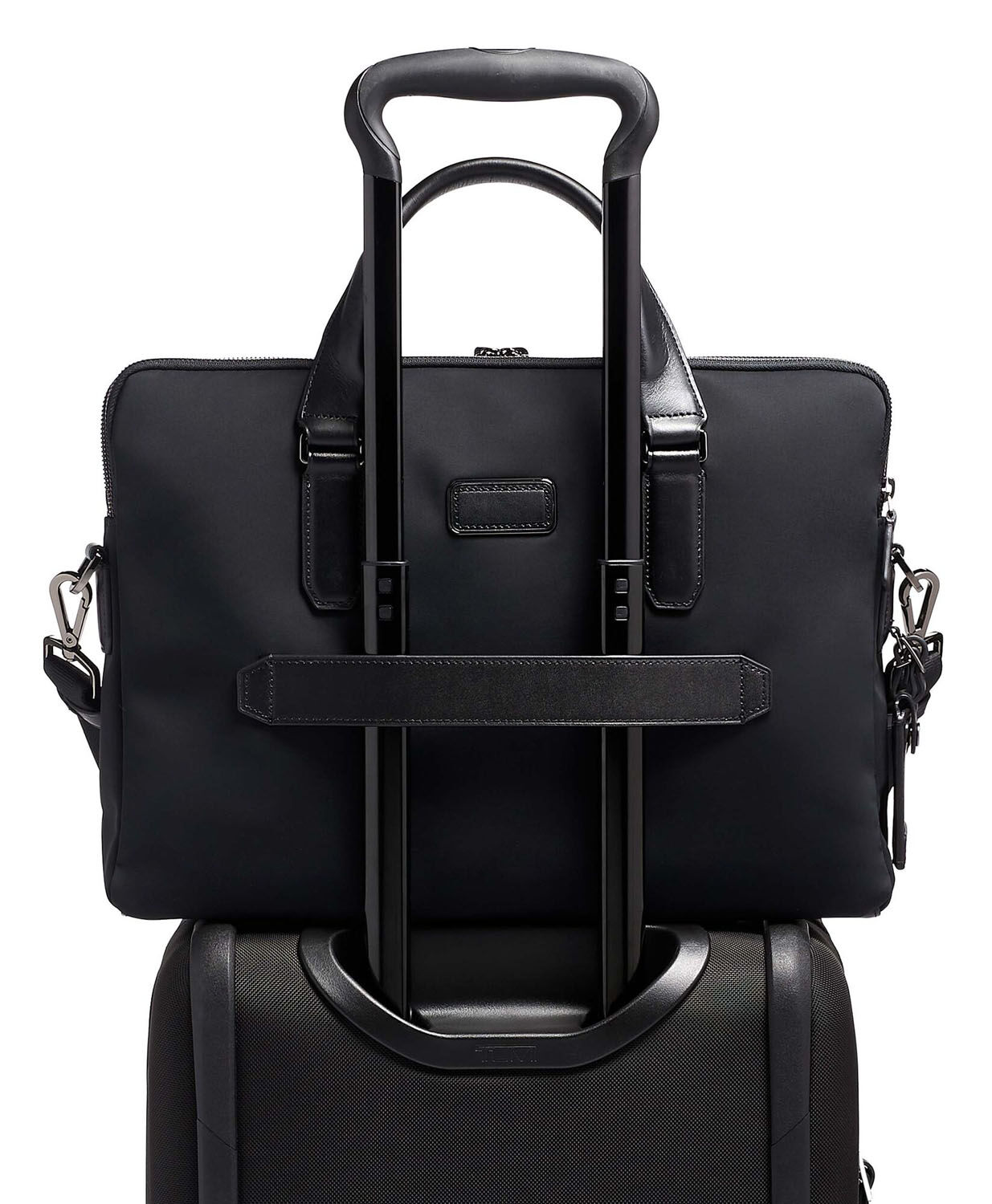 Tumi Harrison Sycamore Aktentasche mit Laptopfach 14" + GRATIS HOTELGUTSCHEIN Schwarz Tumi Harrison Sycamore Aktentasche mit Laptopfach 14" + GRATIS HOTELGUTSCHEIN Schwarz