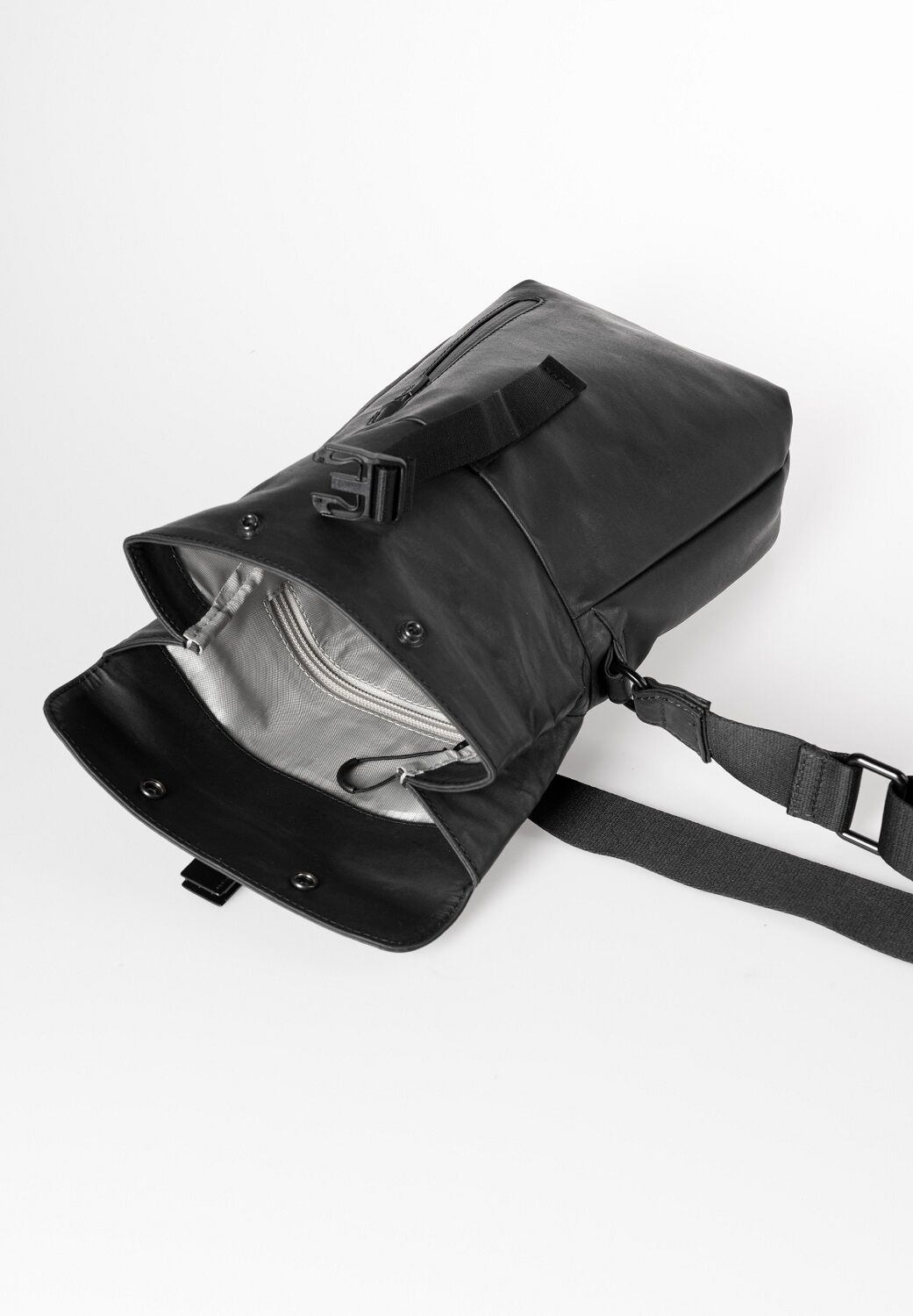 aunts & uncles Japan RE Yodo Umhängetasche Rolltop Black