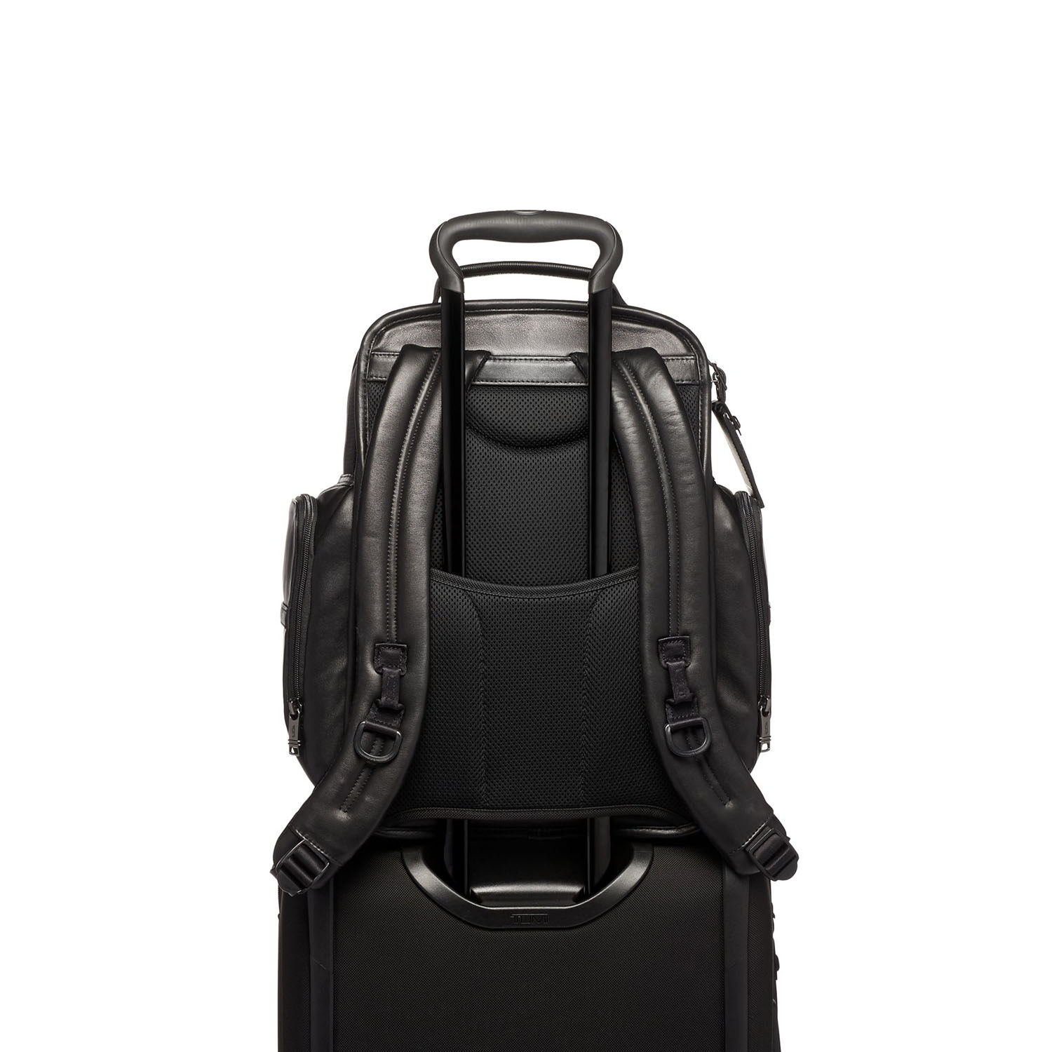 Tumi Alpha 3 Brief Pack® Rucksack Leather 15" + GRATIS HOTELGUTSCHEIN Black Tumi Alpha 3 Brief Pack® Rucksack Leather 15" + GRATIS HOTELGUTSCHEIN Black