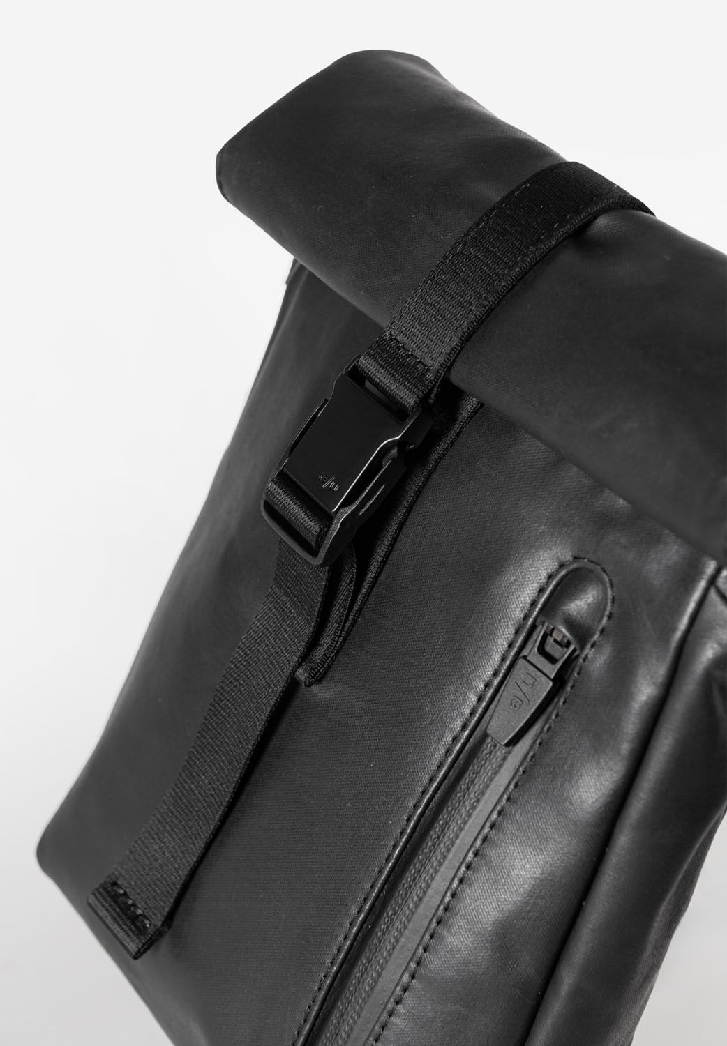 aunts & uncles Japan RE Yodo Umhängetasche Rolltop Black