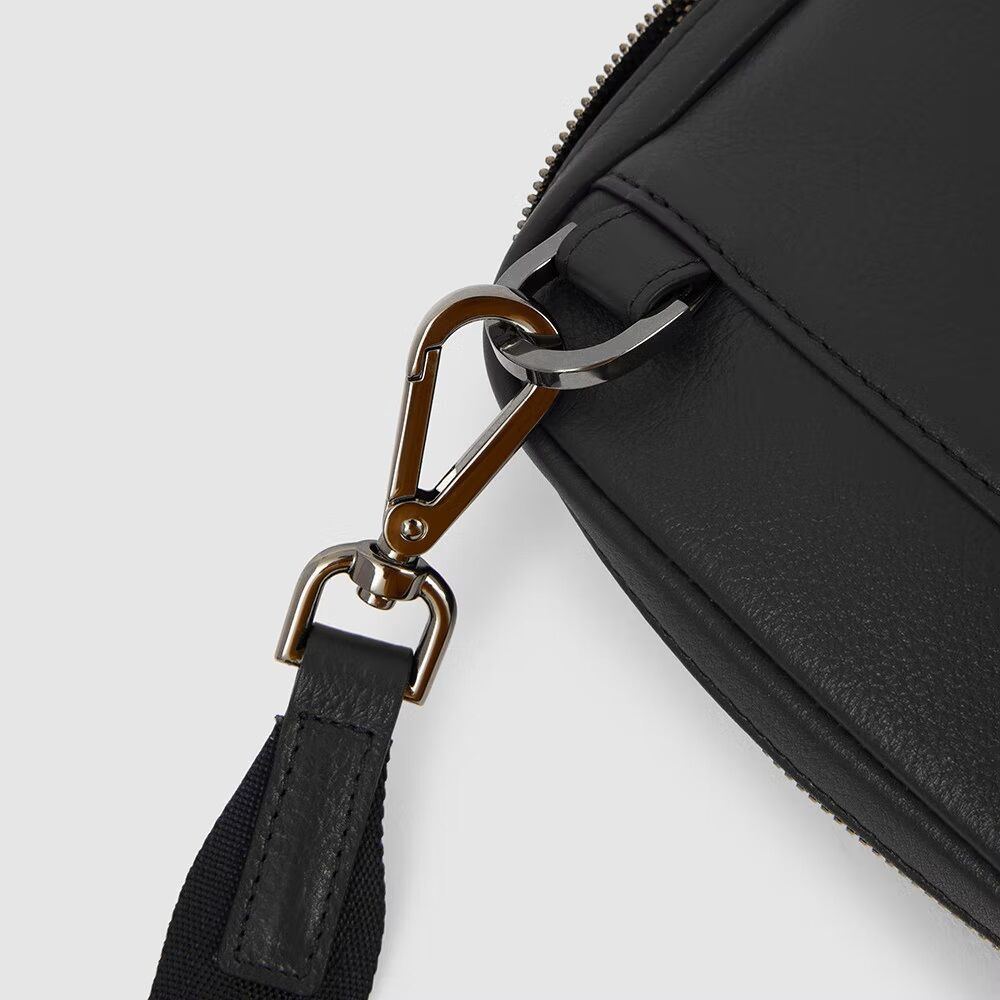 Piquadro Modus Special Pocket Crossbody Bag mit iPad®mini-Fach Schwarz Piquadro Modus Special Pocket Crossbody Bag mit iPad®mini-Fach Schwarz