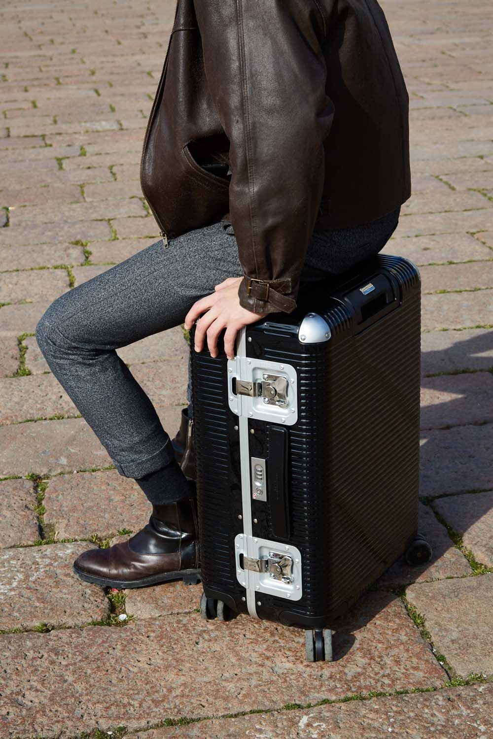 FPM Bank Light Spinner 68 Licorice Black FPM Bank Light Spinner 68 Licorice Black