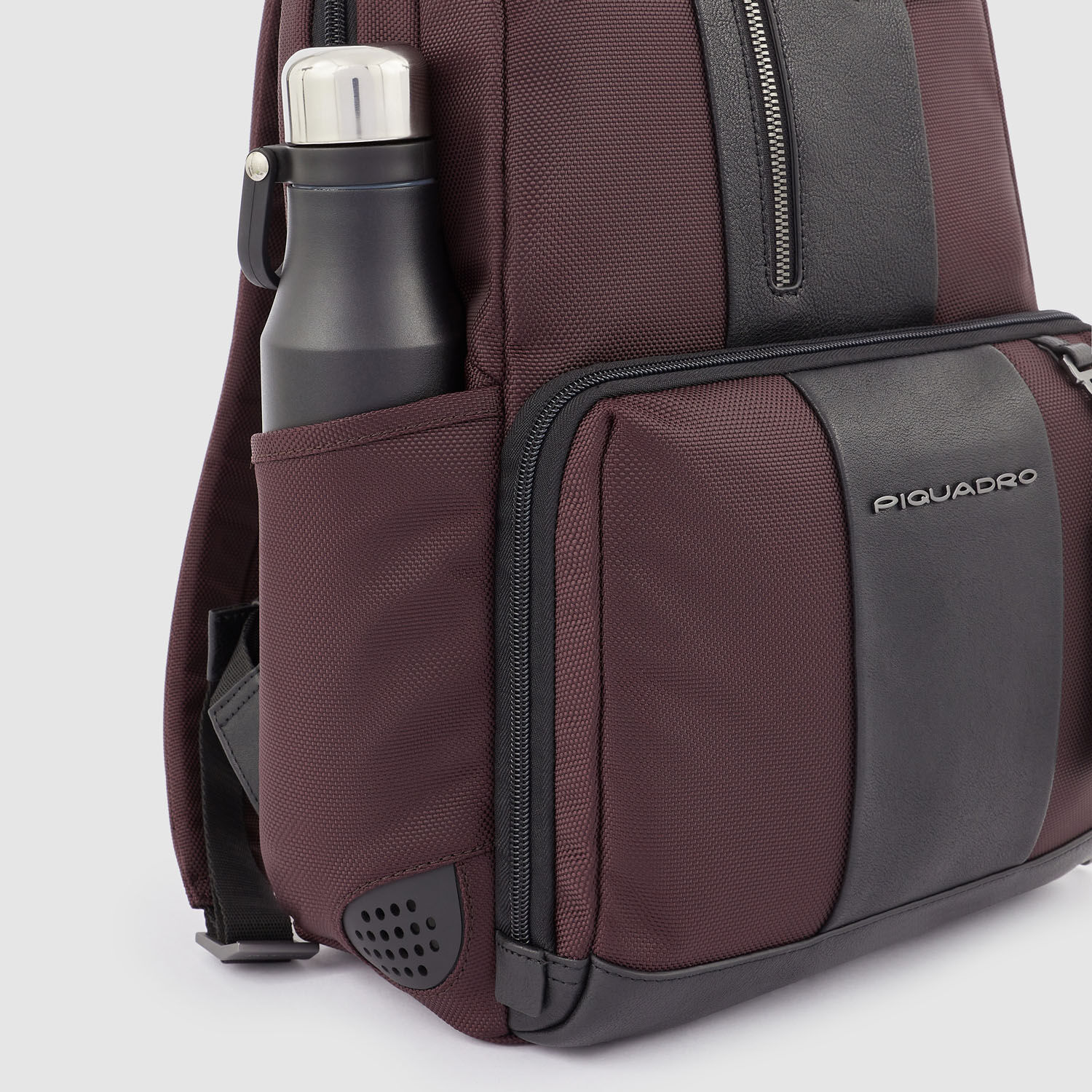 Piquadro Brief 2 Laptoprucksack aus rezykliertem Stoff für 14" Notebook wengè