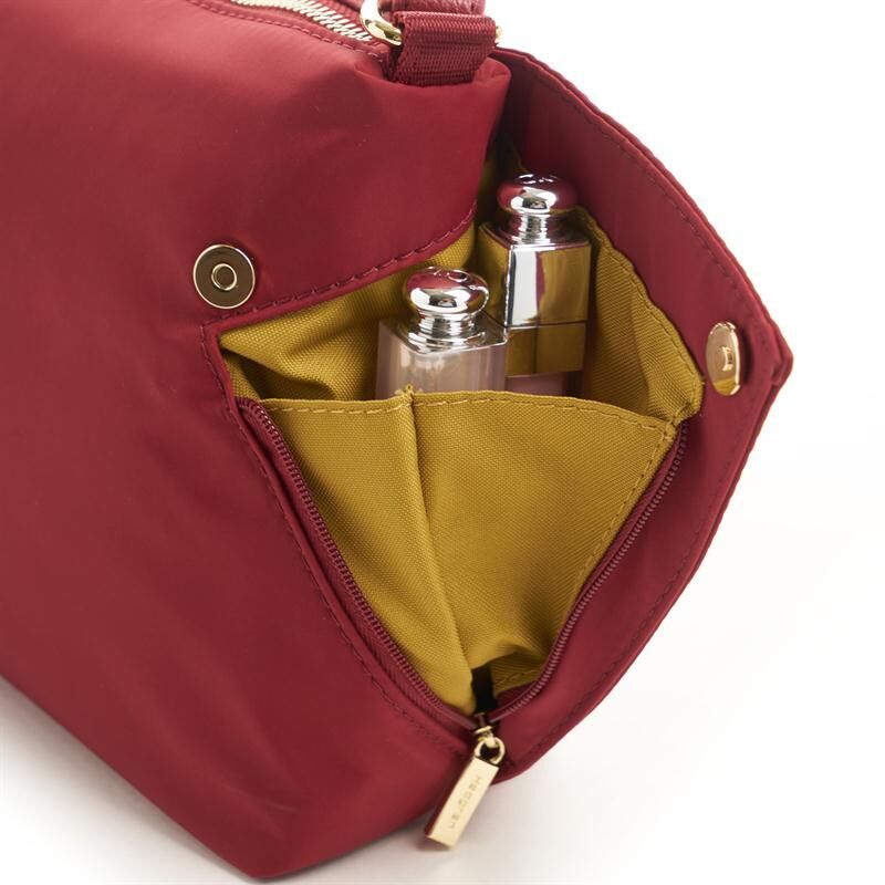 Hedgren Prisma Reflect Mini Hobo Pomegranate Hedgren Prisma Reflect Mini Hobo Pomegranate