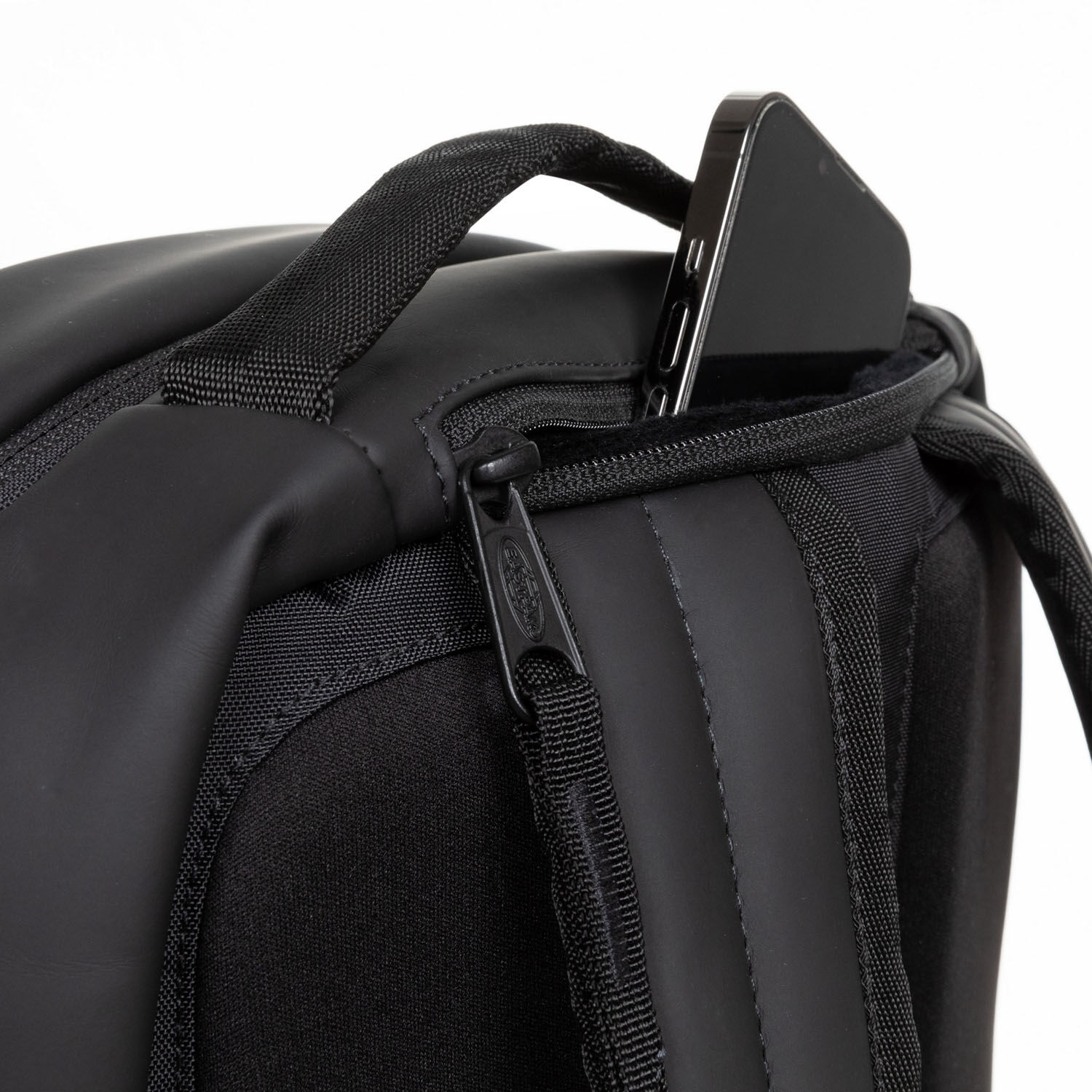 Eastpak Tecum F CNNCT F Matte Black