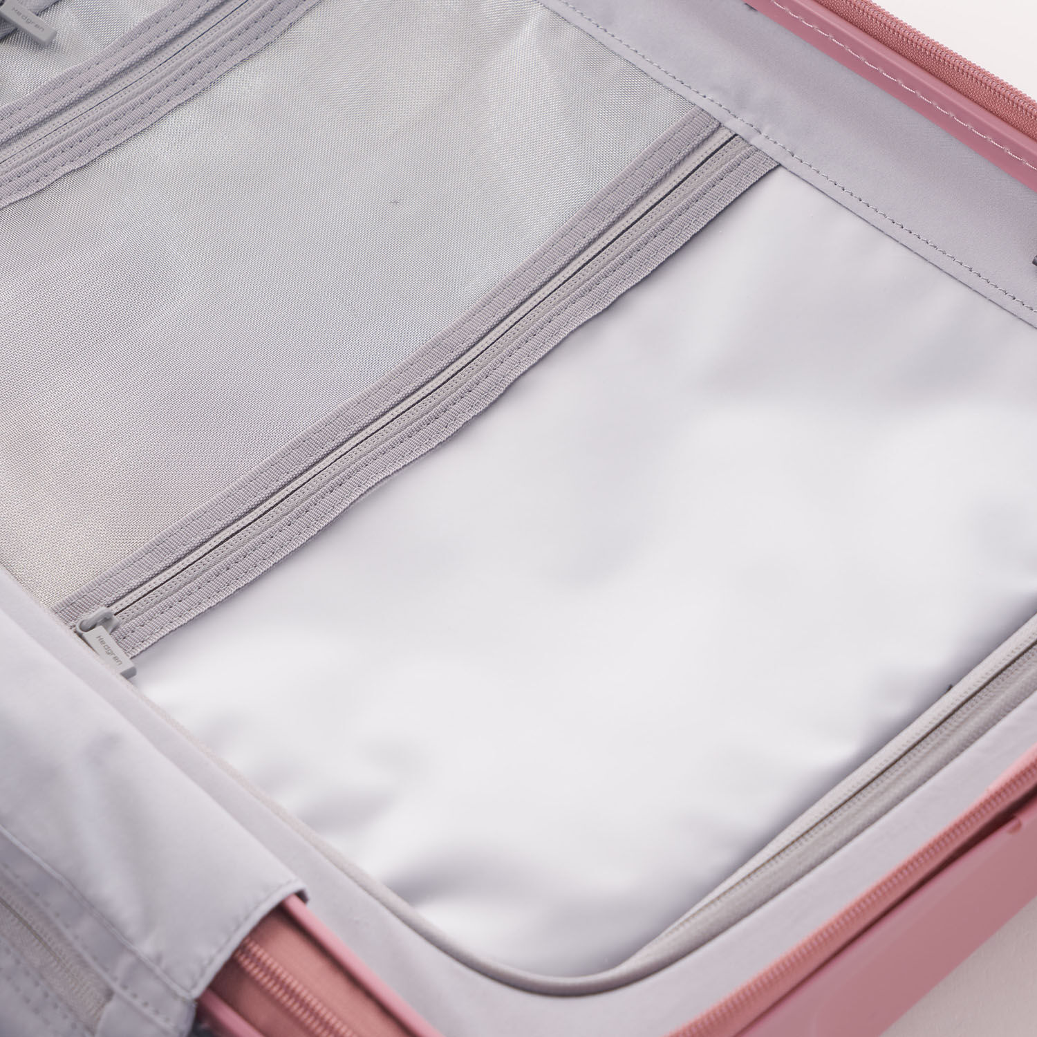 Hedgren Edge Carve S Cabin Trolley, 4 Rollen, 55cm (IATA) Blush Hedgren Edge Carve S Cabin Trolley, 4 Rollen, 55cm (IATA) Blush