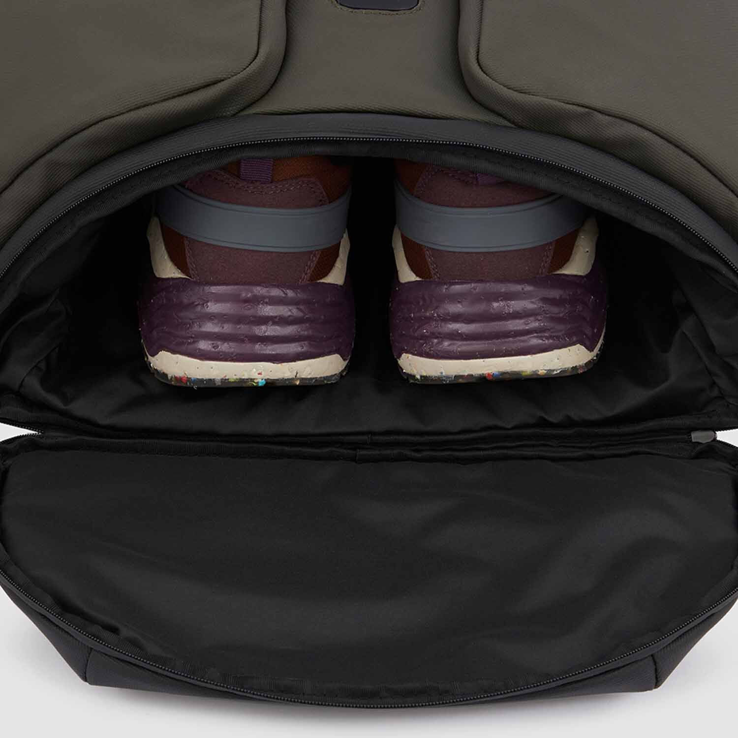 Piquadro Hìdor LED Laptop-Rucksack mit 15,6" Laptopfach und wasserdichter Tasche Blau