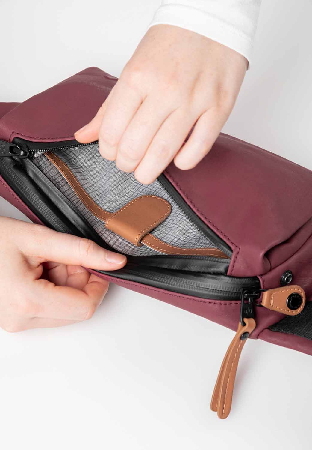 aunts & uncles Japan Himeji Gürteltasche cabernet aunts & uncles Japan Himeji Gürteltasche cabernet