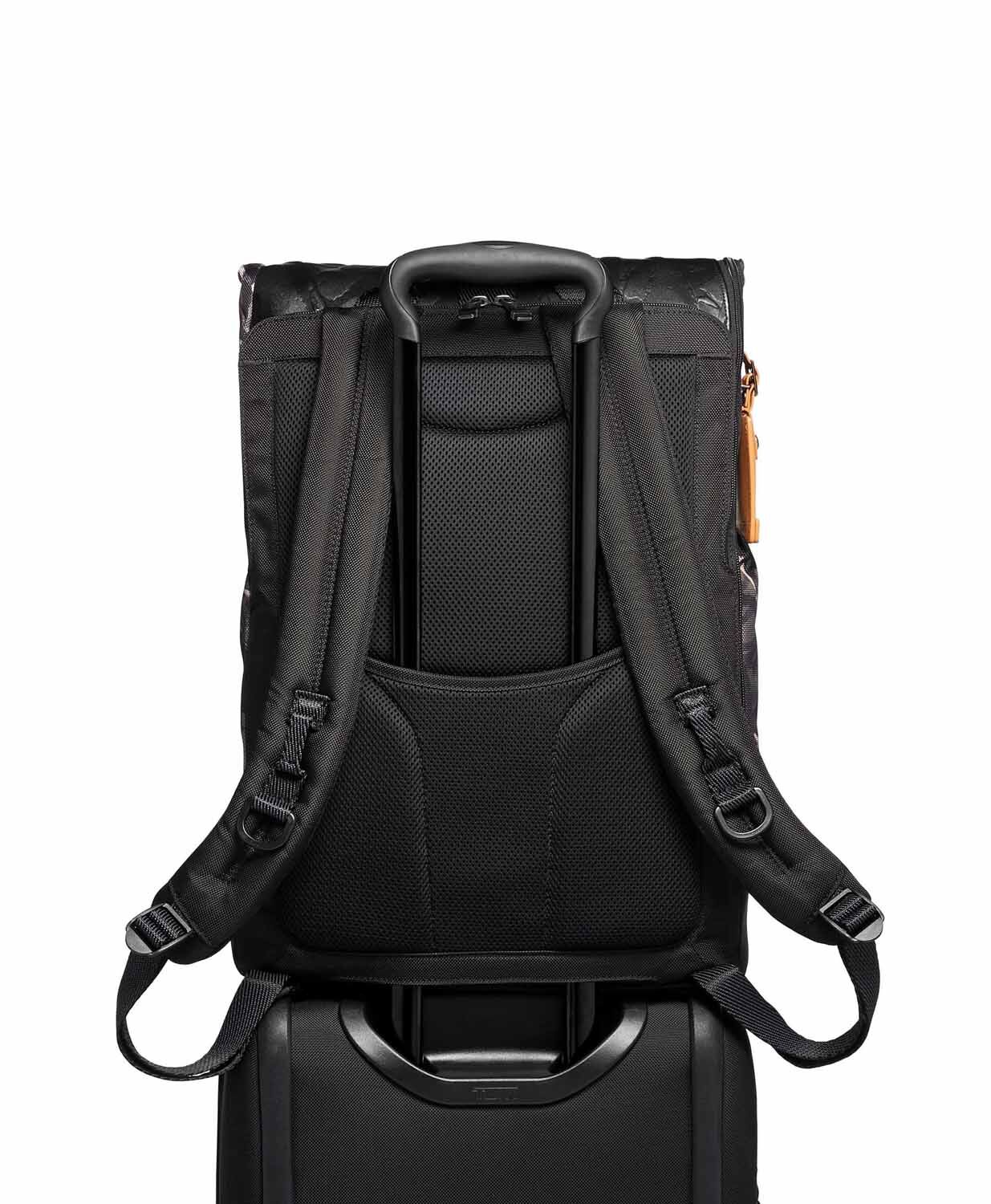 Tumi Alpha Bravo London Leder-Rucksack mit gerolltem Überschlag + GRATIS HOTELGUTSCHEIN