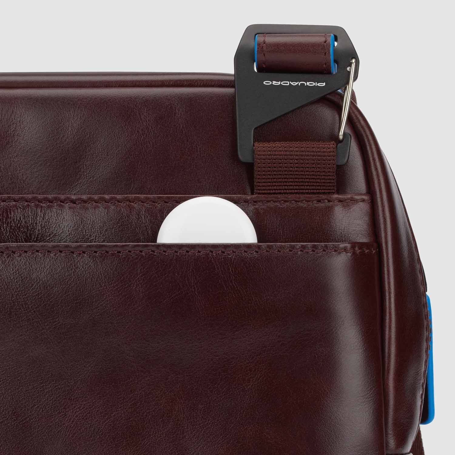 Piquadro Blue Square Revamp Umhängetasche mit iPad®-Fach Mahagoni Piquadro Blue Square Revamp Umhängetasche mit iPad®-Fach Mahagoni