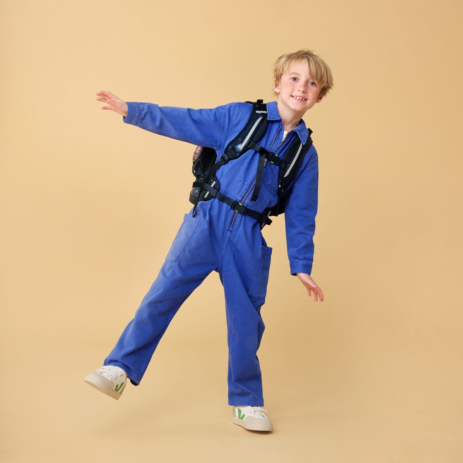 ergobag cubo light GALAXY GLOW 6-teiliges Schulrucksack-Set 2025 KoBärnikus