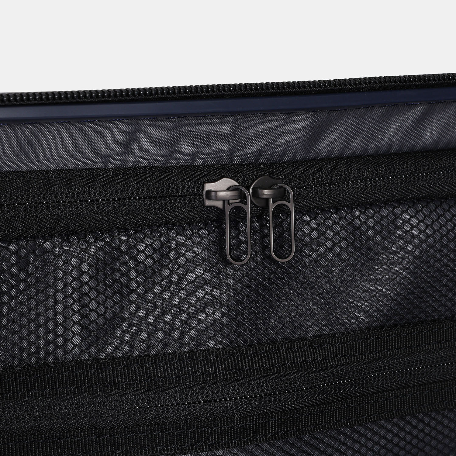 Hedgren Comby GRIP L EXP 74cm Spinner Peacoat Blue Hedgren Comby GRIP L EXP 74cm Spinner Peacoat Blue