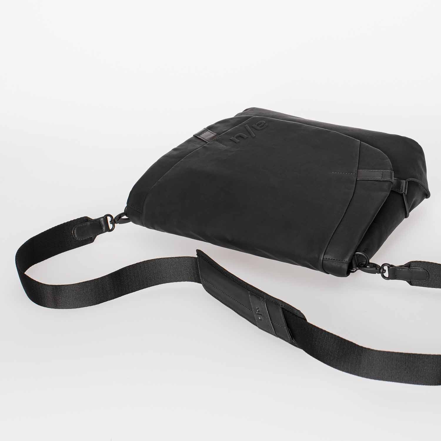 aunts & uncles Japan Matsumoto Messenger Bag black