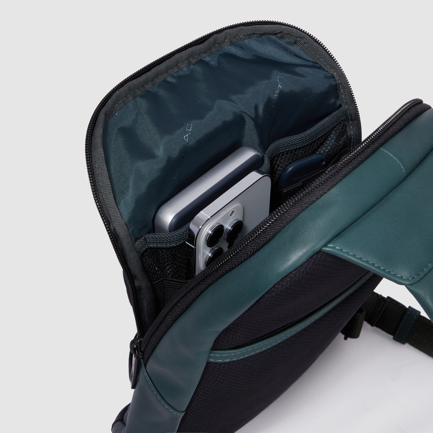Piquadro FXP Modulare Leder-Umhängetasche für iPad® Schwarz
