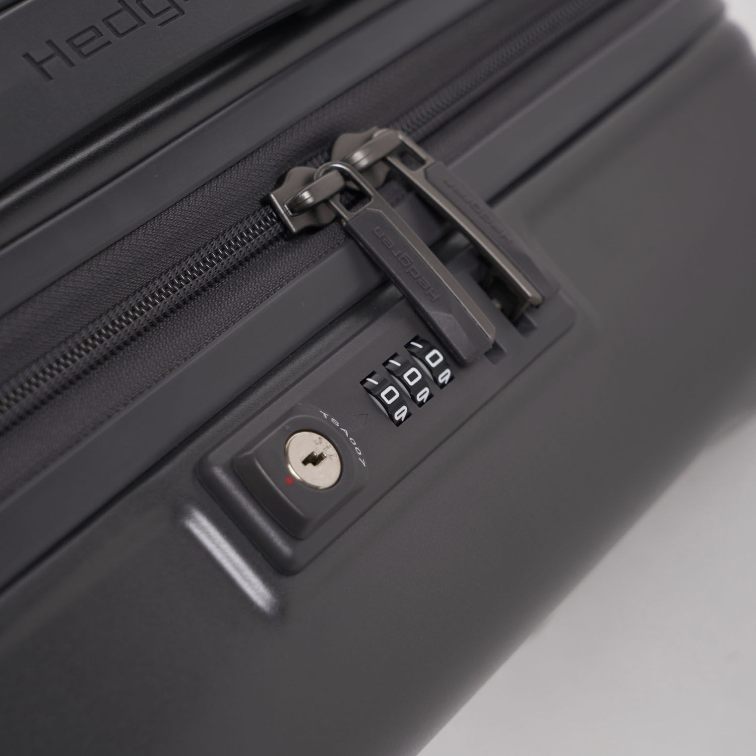 Hedgren Edge Carve XS Cabin Trolley, 4 Rollen, 55cm Charcoal Hedgren Edge Carve XS Cabin Trolley, 4 Rollen, 55cm Charcoal