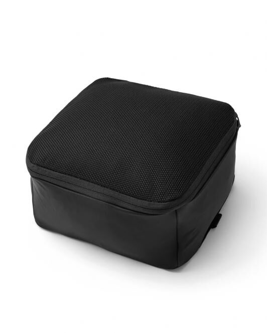 D_b_ Essential Packing Cube Black Out M