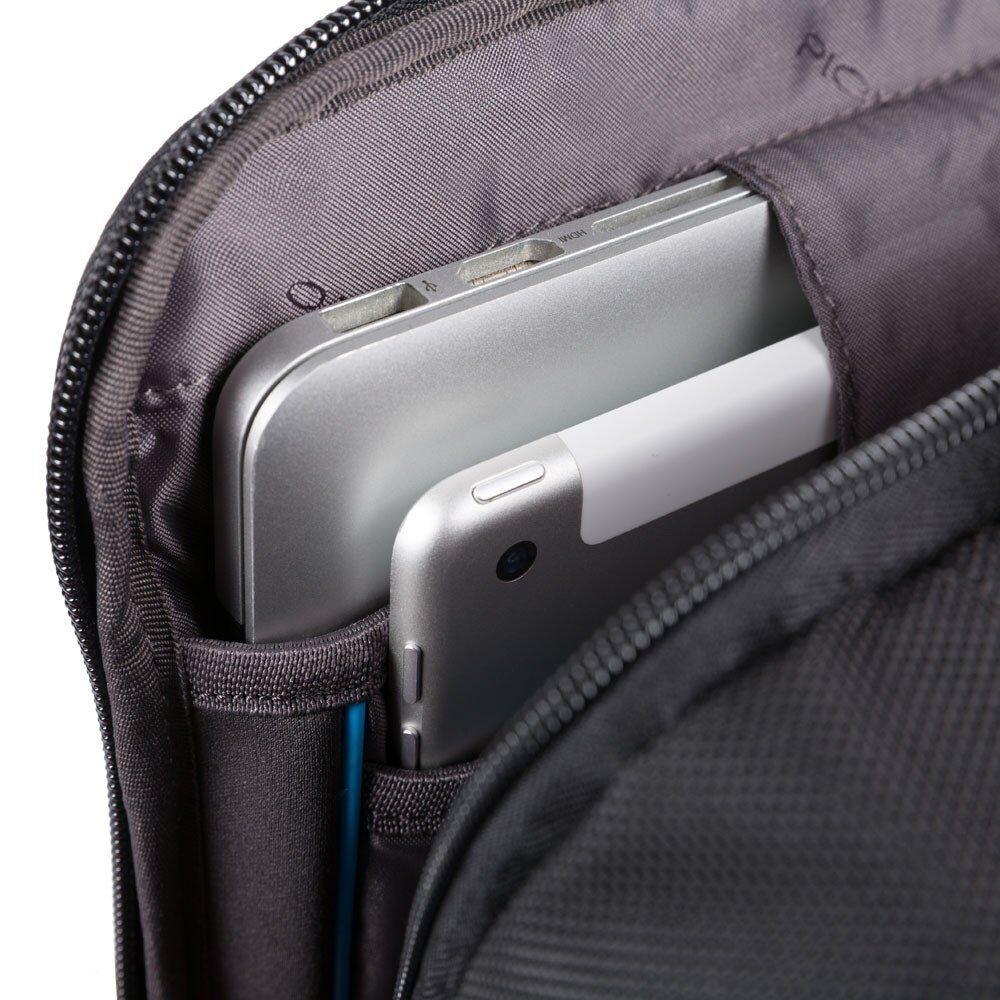 Piquadro Brief 2 Laptoprucksack 15,6" aus rezykliertem Stoff mit iPad Schwarz