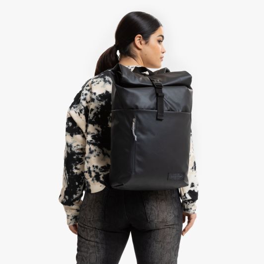 Eastpak UP Roll Rucksack mit Roll-Öffnung an der Oberseite Tarp Black