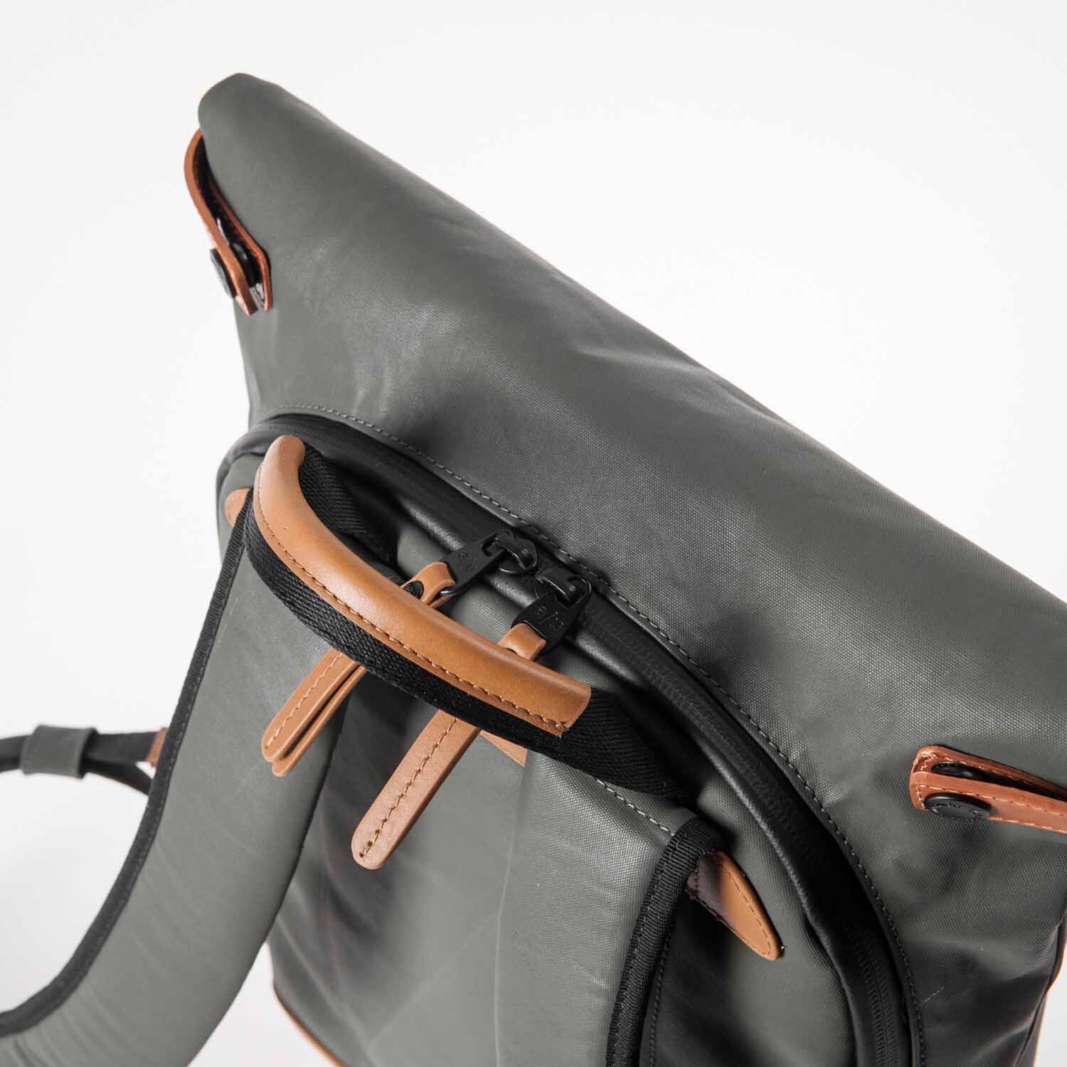 aunts & uncles Japan Wakayama Rolltop Rucksack mit 13" Notebookfach gravity grey