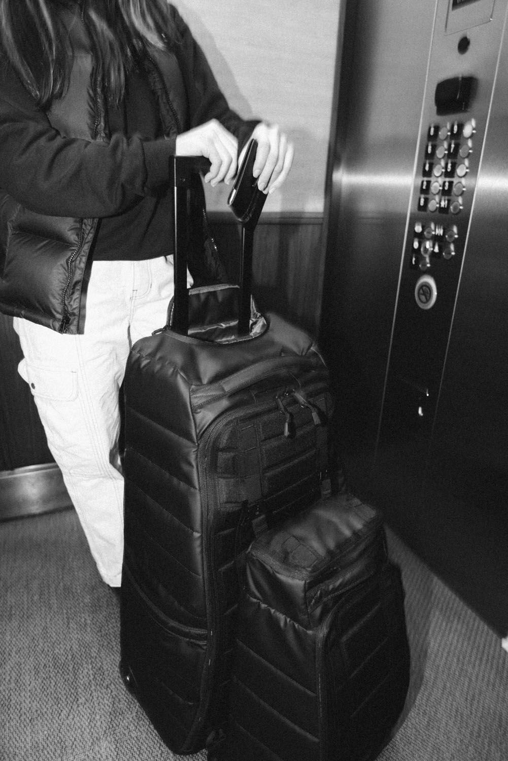 D_b_ Hugger Roller Bag 90L Black Out D_b_ Hugger Roller Bag 90L Black Out