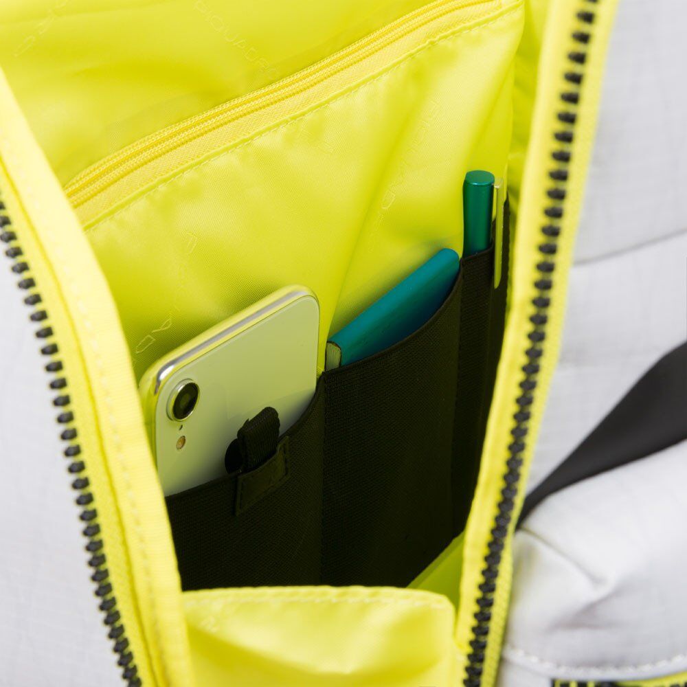 Piquadro Otello Laptoprucksack 14" aus recyceltem Stoff mit iPad®-Fach Olivgrün