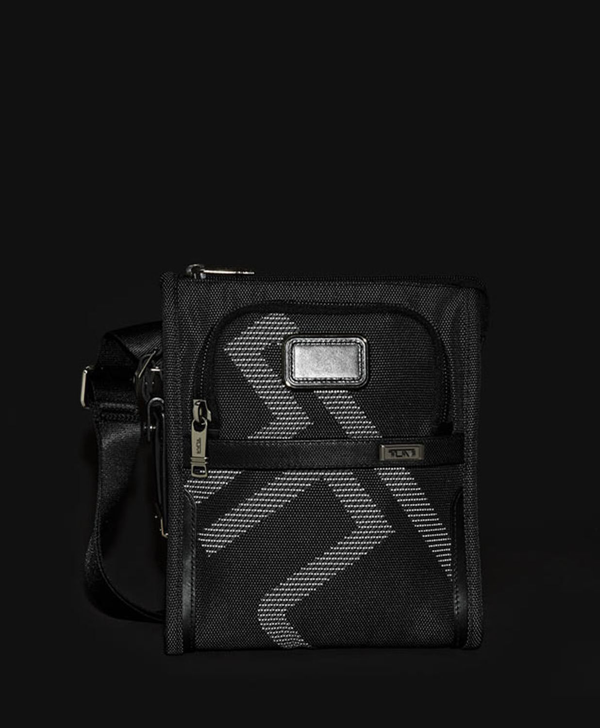 Tumi Alpha 3 Kleine Umhängetasche + GRATIS HOTELGUTSCHEIN Reflective Jacquard